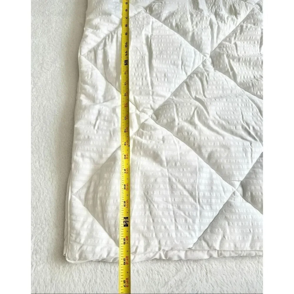 White Brooks Brothers quilted pillowcase 21 in X 28 inches